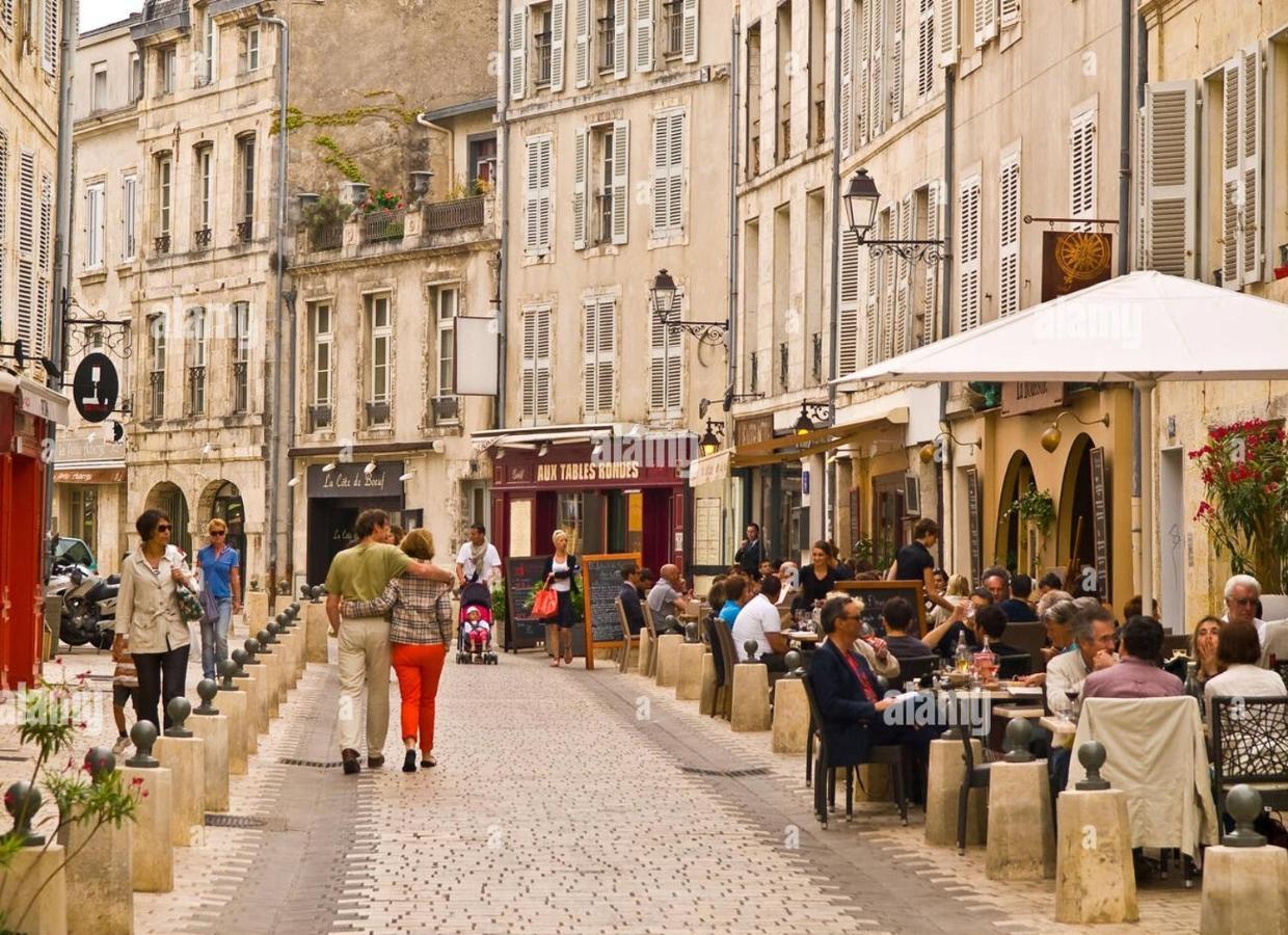 Charmant Cocon Iode Cosy Equipe, Baigne De Lumiere, Situe Au Coeur De La Rochelle A 1Min A Pied Du Marche Central Avec Tv Et Wifi La Rochelle (Charente-Maritime) Exterior foto