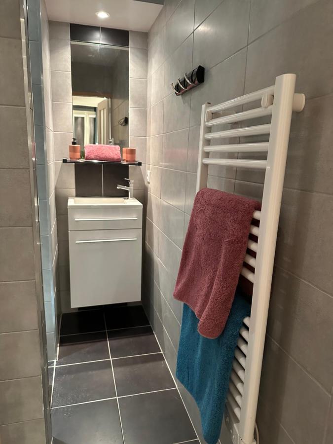 Charmant Cocon Iode Cosy Equipe, Baigne De Lumiere, Situe Au Coeur De La Rochelle A 1Min A Pied Du Marche Central Avec Tv Et Wifi La Rochelle (Charente-Maritime) Exterior foto