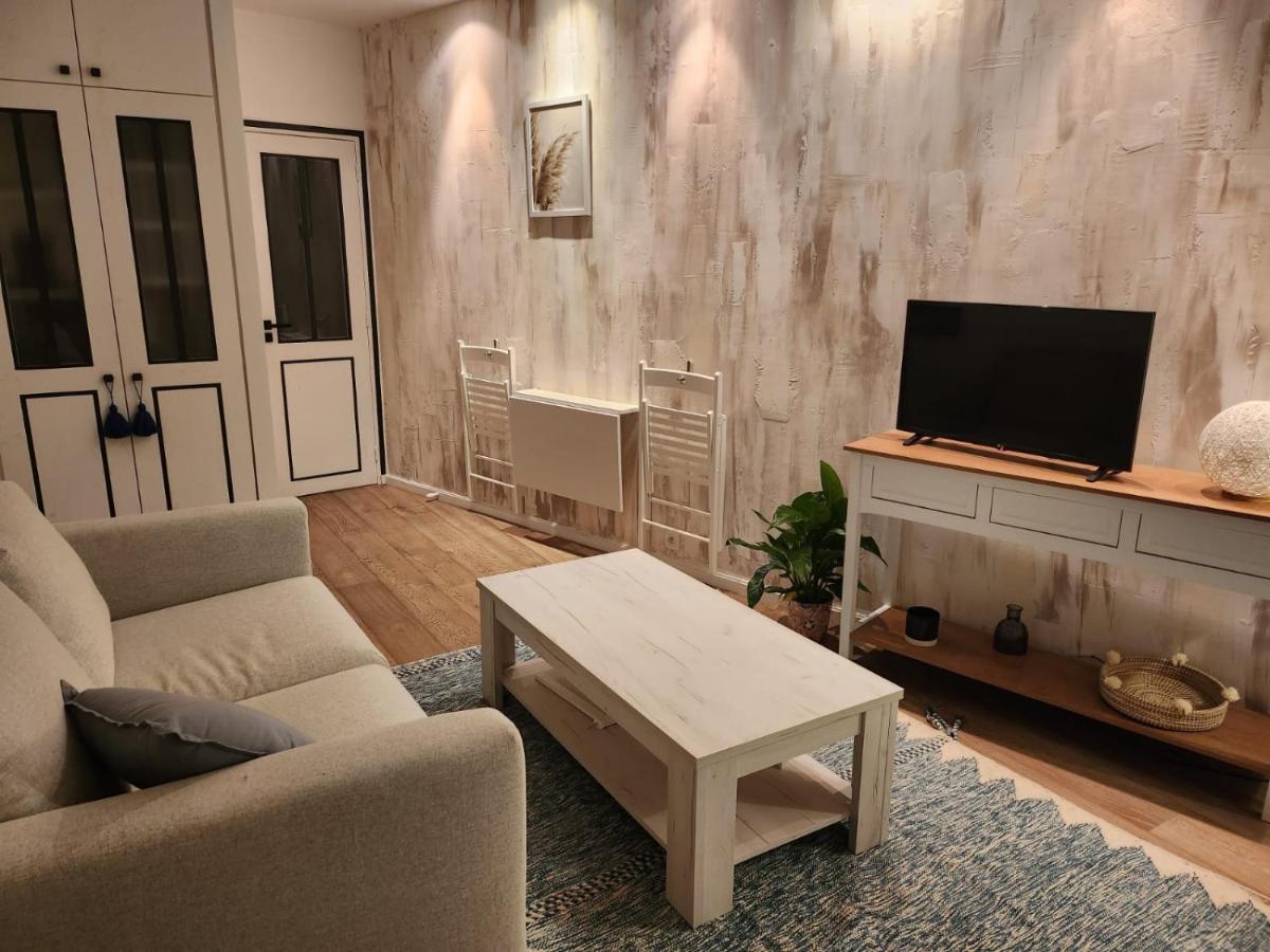 Charmant Cocon Iode Cosy Equipe, Baigne De Lumiere, Situe Au Coeur De La Rochelle A 1Min A Pied Du Marche Central Avec Tv Et Wifi La Rochelle (Charente-Maritime) Exterior foto